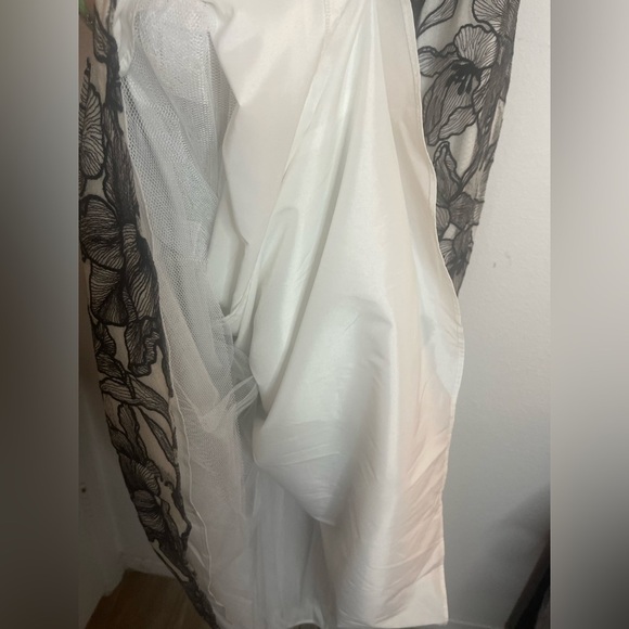 Aidan Mattox Halter Embroidered Long Gown, Pockets, Black White Size 12 - Picture 8 of 9